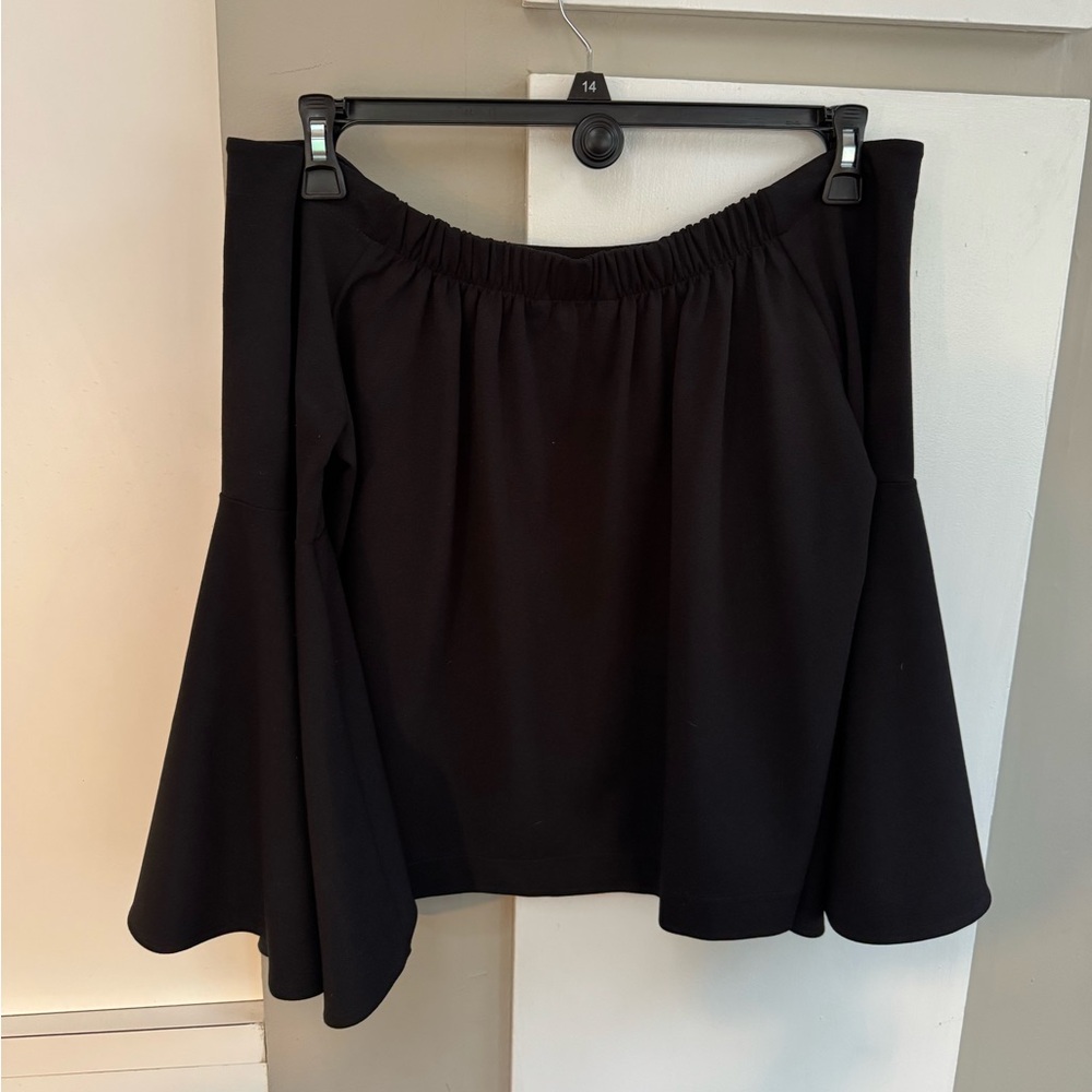 BANANA REPUBLIC BLACK OFF THE SHOULDER FLARE SLEEVE SIZE MEDIUM